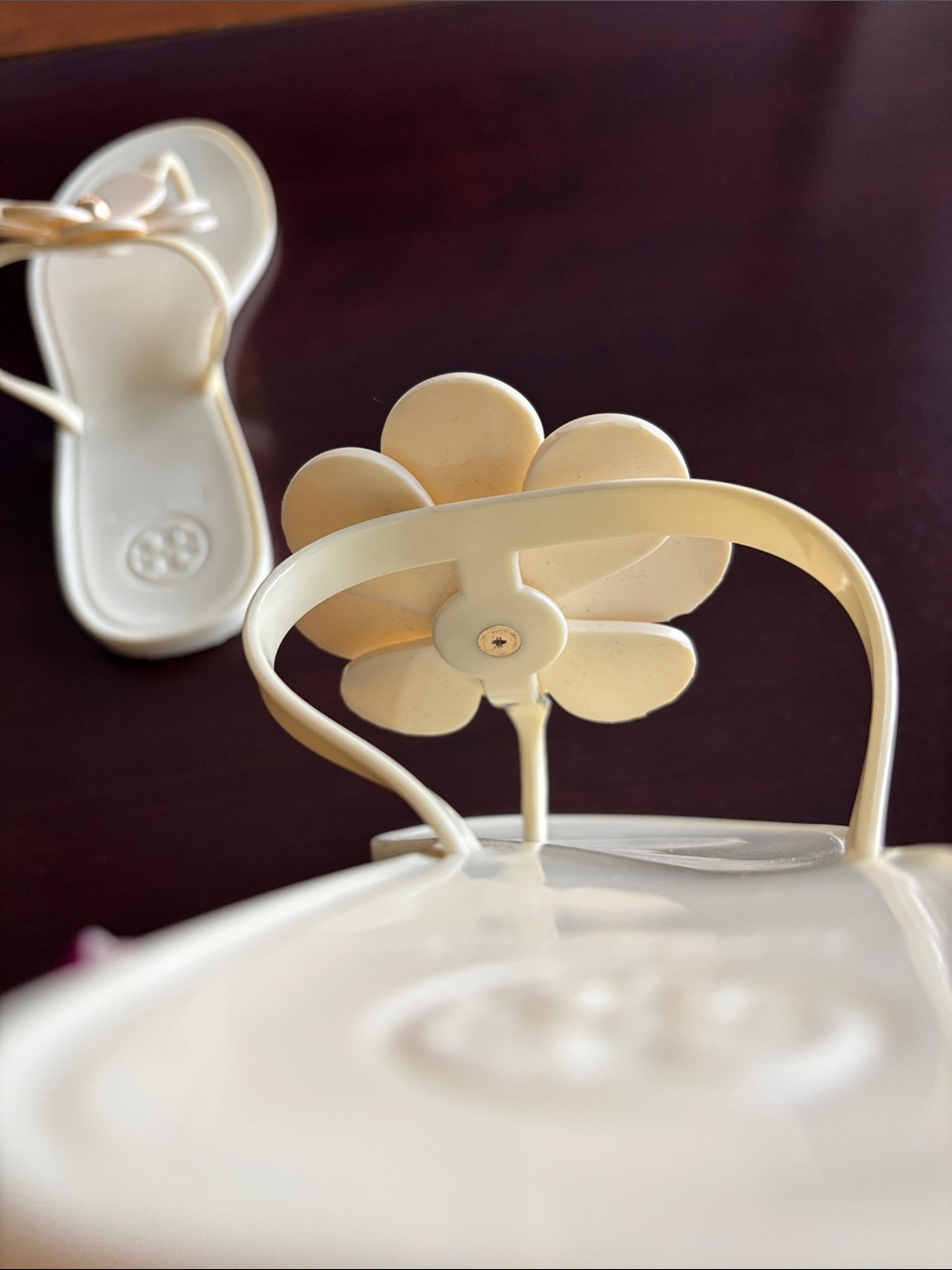 Tory Burch Cream Floral Jelly Thong Sandals - Picture 5 of 8